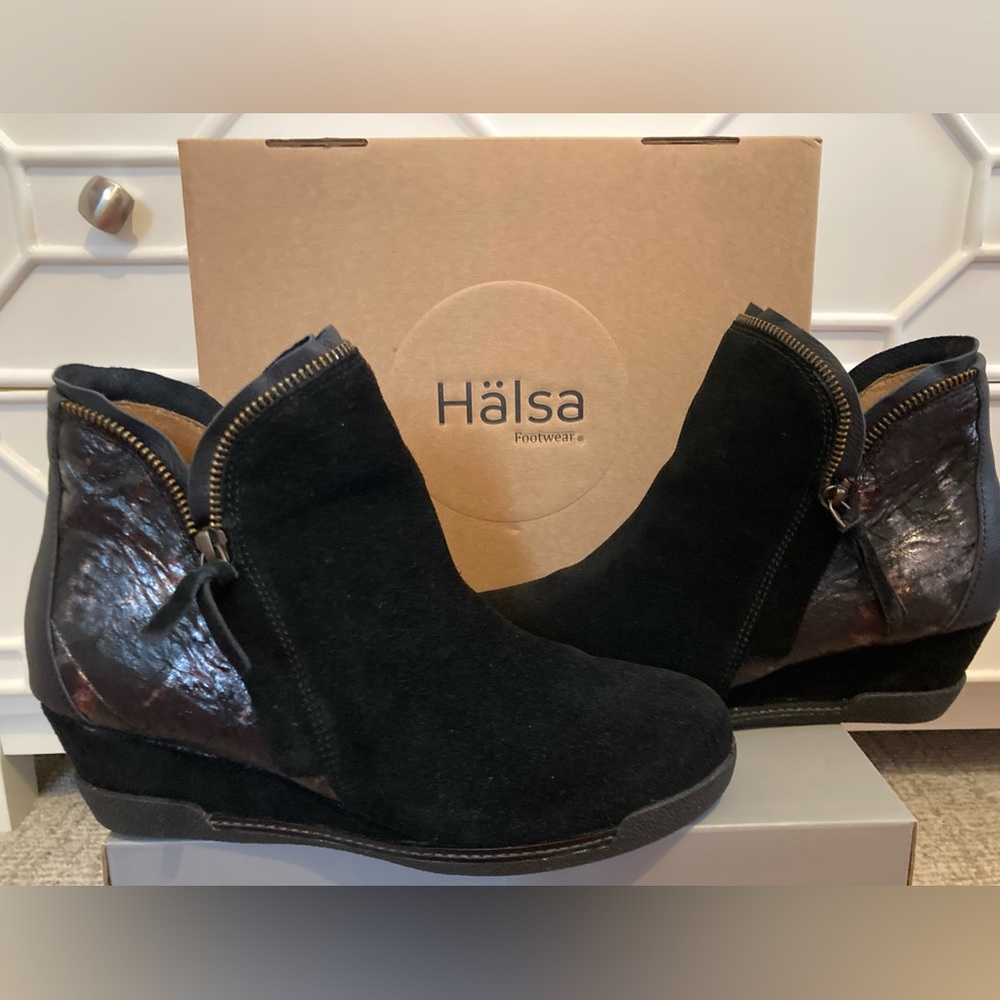 Halsa footwear Dana ankle bootie